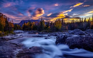 Картинка осень, лес, Лаппланд, Lapland, Sweden, Kvikkjokk, горы, Швеция, закат, река