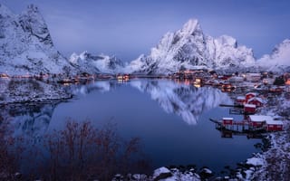 Картинка горы, отражение, домики, деревня, Lofoten Islands, Norway, Reine, Рейне, Норвегия, Лофотенские острова, фьорд