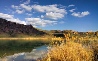 Картинка небо, облака, синева, горы, холмы, свет, озеро, отражение