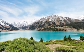 Картинка зелень, лес, голубой, горы, небо, снег, озеро, облака