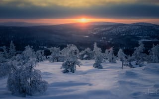 Картинка зима, снег, холмы, закат, деревья, Финляндия, горы, сугробы