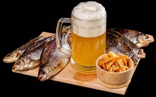 Картинка пена, доски, рыба, пиво, боке, черный, кружка