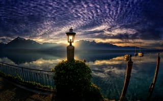 Картинка пейзаж, закат, лодки, Thunersee, Тунское озеро, горы, природа, Швейцария, фонарь