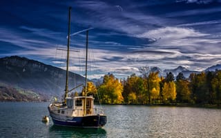 Картинка осень, деревья, пейзаж, лодка, берег, Тунское озеро, горы, Thunersee, Швейцария, природа