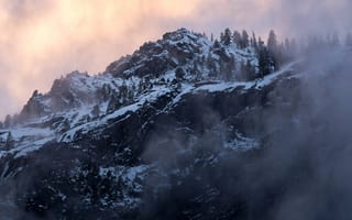 Картинка зима, небо, закат, деревья, скалы, природа, вечер, туман, горы, снег