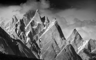 Картинка небо, облака, природа, скалы, черно-белое, Pakistan, Karakorum, Paiju Peak, монохром, горы