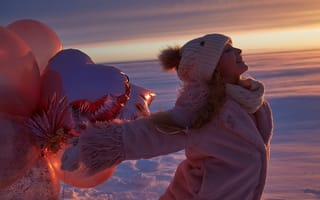Картинка зима, шубка, шапка, девочка, воздушные шары, настроение, Александр Гранкин