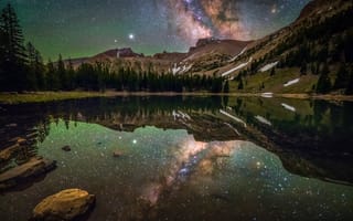 Картинка пейзаж, горы, озеро, звёзды, камни, ночь, отражение, природа