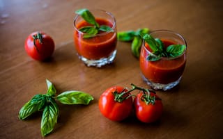 Картинка стаканы, помидоры, базилик, томатный сок, томаты