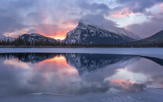 Картинка зима, лес, Национальный парк Банф, отражение, озеро, Канада, Канадские Скалистые горы, Canada, Canadian Rockies, рассвет, горы, Banff National Park, Alberta, Mount Rundle, Альберта, утро