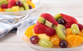 Картинка ягоды, апельсин, виноград, клубника, киви, фруктовый салат, фрукты