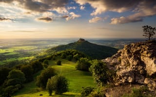 Картинка лес, небо, скалы, облака, туман, деревья, горы, замок