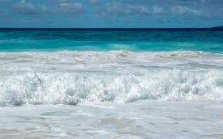 Картинка море, волны, пляж, берег, пена, лето, облака, небо