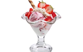 Картинка мороженое, ягоды, клубника, десерт, белый фон, сладкое