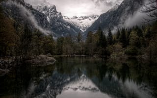 Картинка небо, деревья, скалы, озеро, природа, горы, туман, Italia