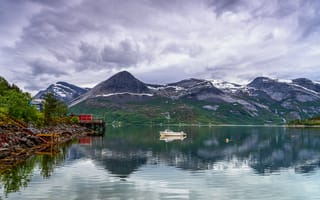 Картинка облака, горы, лодка, Норвегия