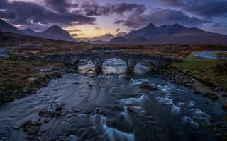 Картинка горы, мост, Scotland, Sligachan Old Bridge, река, Isle of Skye, Остров Скай, Cuillin Mountains, Шотландия, Река Слигачан, Sligachan River, Горы Куиллин