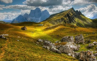 Картинка sky, mountains, withered grass, spaciousness, the greatness of nature, beauty, clouds, rays of light