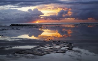 Картинка прилив, восход, рассвет, утро, океан, тучи, песок, отражение, облака, Австралия, солнце, небо, берег, вода