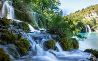 Картинка деревья, горы, водопад, lake, mountains, trees, мох, озеро