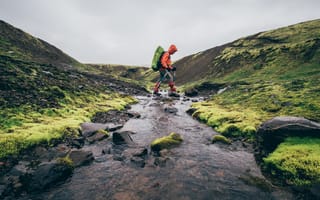 Картинка Речка, Мужчина, Laugavegurinn, Trekkings, Small river, Islandia, Путешествие