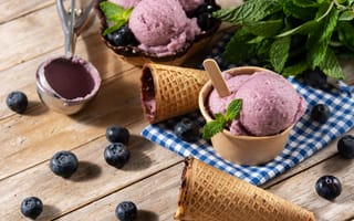 Картинка шарики, ягоды, мята, мороженое, голубика, вафельный рожок