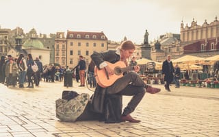 Картинка Дома, Люди, Краков, Музыкант, Old Town, Poland, Польша, Парень