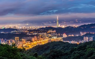 Картинка горы, Тайвань, сумерки, холмы, высота, башня, вид, КНР, освещение, огни, вечер, Тайбэй, здания, голубое, панорама, тучи, город, дома, небо, Китай, деревья, синее