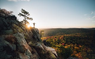 Картинка Закат, Деревья, Arkansas, Человек, Скала, Sunset, США, Арканзас