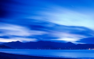 Картинка небо, вода, горы, берег, огни, океан