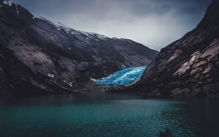 Картинка небо, вода, горы, скалы, пасмурно, тучи, природа, лёд