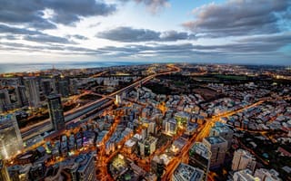 Картинка дорога, небо, облака, дома, даль, огни, город, здания