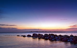 Картинка небо, вода, sky, камни, sunset, закат, горизонт, облака