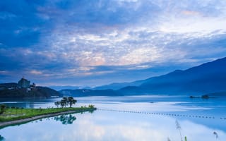 Картинка утро, КНР, Китай, берег, голубое, горы, природа, облака, озеро, деревья, Наньтоу, рассвет, отражение, небо, Тайвань