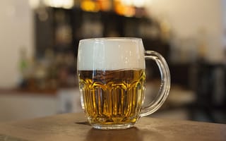 Картинка fluid, cup, liquid, beer glass, pilsner urquell, tableware, lager, drinkware