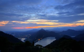 Картинка горы, панорама, огни, КНР, город, Тайвань, небо, деревья, Тайбэй, холмы, закат, залив, природа, свет, оранжевое, вечер, вид, высота, облака, голубое