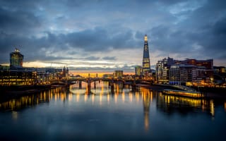 Обои The Shard, вечер, река, свет, здания, Великобритания, Темза, отражение, тучи, Great Britain, Лондон, город, огни, вода, мост, England, небо, London, небоскребы, Англия, небоскрёб, Southwark Bridge