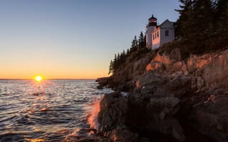 Картинка Bass Harbor Head Light, берег, скалы, штат Мейн, волны, Бас-Харбор Головного Света, закат, Acadia National Park, США, маяк