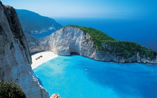 Картинка море, рай, яхты, горизонт, скала, синева, зелень, пляж, лагуна, греция