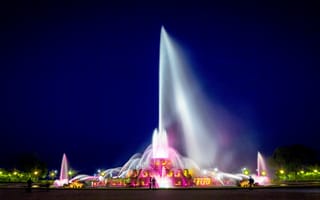 Картинка Чикаго, один из самых больших фонтанов в мире, Грант-Парк, Buckingham Fountain, Букингемский Фонтан, фестиваль огней, вечернее водо-цвето-шоу - представление, Chicago, центр
