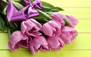 Картинка цветы, букет, flowers, wood, розовые, лента, тюльпаны, pink