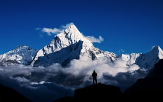 Картинка небо, облака, горы, природа, вершина, снег, sky, человек