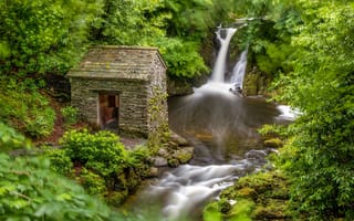 Картинка лес, река, хижина, домик, England, Озёрный край, Англия, водопад