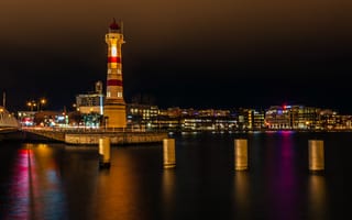 Картинка город, Вода, Ночь, Швеция, Отражение, Маяк-Харбор, Sweden, Lighthouse Harbor