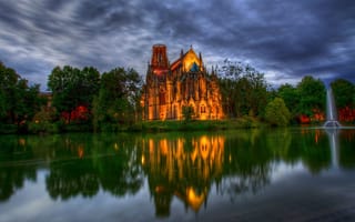 Картинка небо, трава, деревья, река, природа, тучи, облака, пейзаж