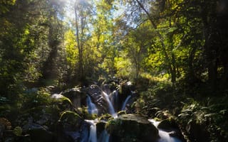Картинка Солнце, Камни, Ручей, Андорра, Водопады