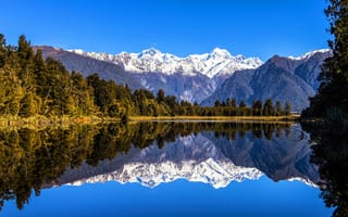 Картинка лес, небо, деревья, скалы, природа, пейзаж, горы, озеро