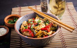 Картинка fry, chicken, stir, zucchini, sweet peppers