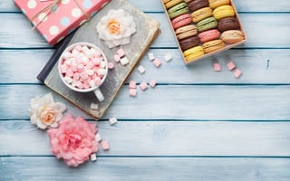 Картинка цветы, подарок, gift box, macarons, wood, coffee cup, flowers, pink