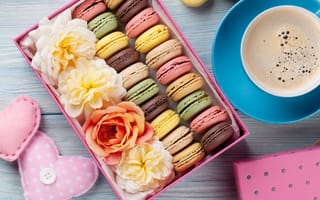 Картинка цветы, подарок, pink, macarons, colorful, wood, coffee cup, flowers